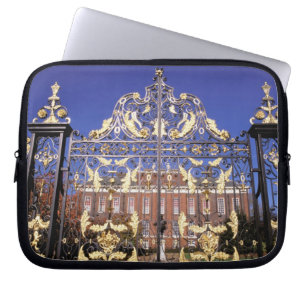 Europa, England, London. Vergoldetes Tor außerhalb Laptopschutzhülle