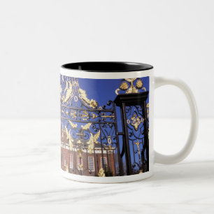 Europa, England, London. Vergoldetes Tor außerhalb Zweifarbige Tasse