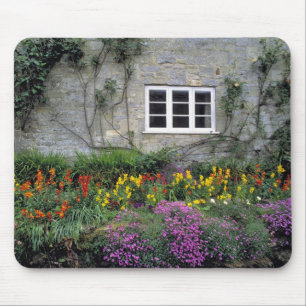 Europa, England, Teffont Magna. Blumen füllen Mousepad