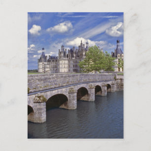 Europa, Frankreich, Chambord. Eine Steinbrücke füh Postkarte