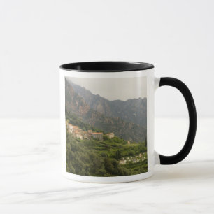 Europa, Frankreich, Korsika, Ota. Stadt Ota und Tasse