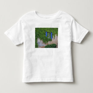 Europa, Frankreich, Lourmarin. Kaskadierender Efeu Kleinkind T-shirt