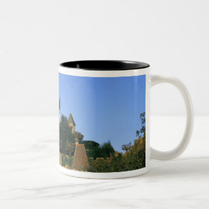 Europa, Frankreich, Montforte. Die mittelalterlich Zweifarbige Tasse