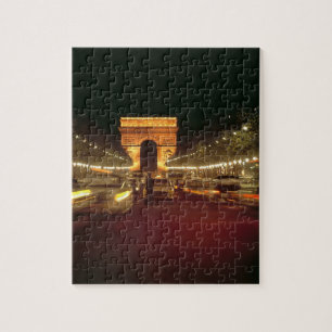 Europa, Frankreich, Paris. Abendverkehr rast