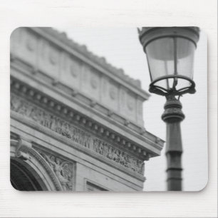 Europa, Frankreich, Paris. Arc de Triomphe und Mousepad