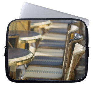 Europa, Frankreich, Paris, Beaubourg: Cafétische / Laptopschutzhülle