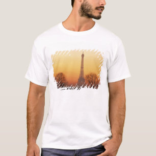 Europa, Frankreich, Paris. Eiffelturm (Mittelforma T-Shirt