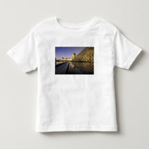 Europa, Frankreich, Paris. Louvre und Glas Kleinkind T-shirt