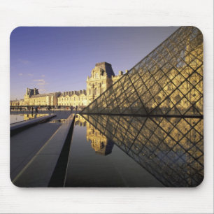Europa, Frankreich, Paris. Louvre und Glas Mousepad