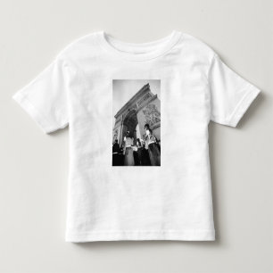 Europa, Frankreich, Paris. Militärzeremonie am Kleinkind T-shirt