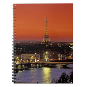 Europa, Frankreich, Paris. Sonnenblick auf Eiffel Notizblock
