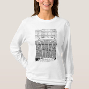 Europa, Frankreich, Paris. Stuhl, Jardin du T-Shirt
