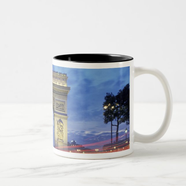 Europa, Frankreich, Paris. Triumphbogen Zweifarbige Tasse (Rechts)