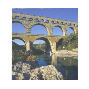 Europa, Frankreich, Pont du Gard. Pont du Gard Notizblock
