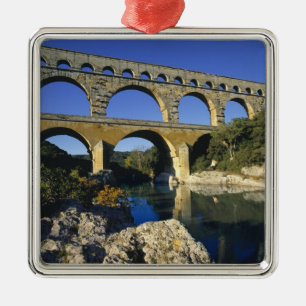 Europa, Frankreich, Pont du Gard. Pont du Gard Silbernes Ornament