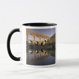 Europa, Frankreich, Provence, Gard Pont du Gard Tasse
