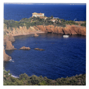 Europa, Frankreich, Theoule-sur-Mer. Ein ziegelged Fliese