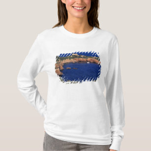 Europa, Frankreich, Theoule-sur-Mer. Ein ziegelged T-Shirt