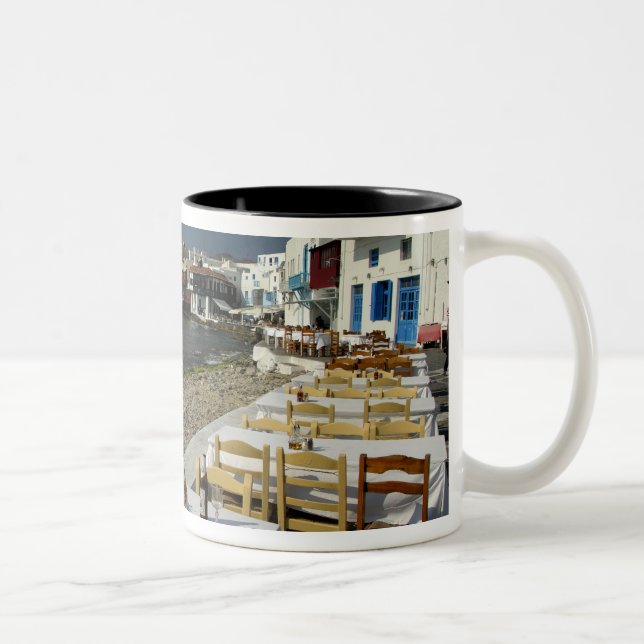 Europa, Griechenland, Mykonos. Die Aussicht aufs M Zweifarbige Tasse (Rechts)