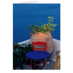 Europa, Griechenland, Santorin. Terrasse mit Meerb
