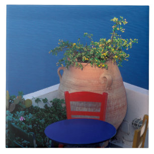 Europa, Griechenland, Santorin. Terrasse mit Meerb Fliese