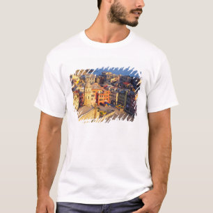 Europa, Italien, Cinque Terre. Dorf Vernazza T-Shirt