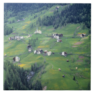 Europa, Italien, Dolomiten. Dieses kleine Dorf Fliese