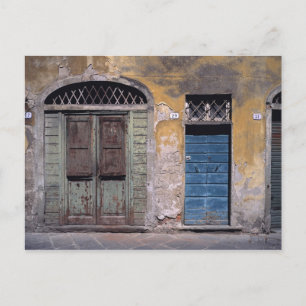 Europa, Italien, Lucca. Diese alten Türen fügen Postkarte
