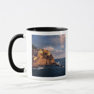 Europa, Italien, Manarola. Die an der Steilküste g Tasse