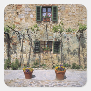 Europa, Italien, Monteriggioni. Ein Steinhaus Quadratischer Aufkleber