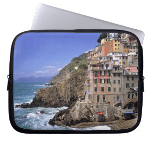Europa, Italien, Riomaggiore. Riomaggiore ist geba Laptopschutzhülle
