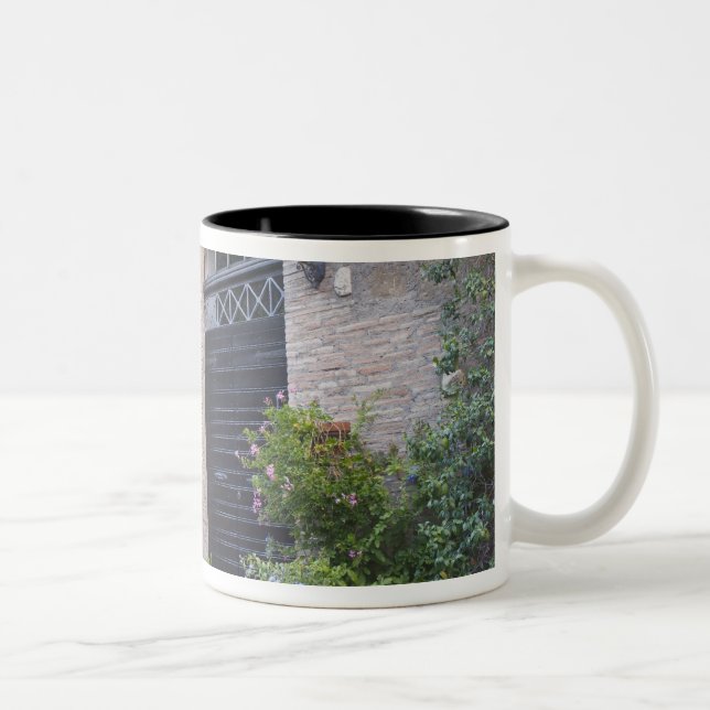 Europa, Italien, Umbrien, Civita, Traditionelles H Zweifarbige Tasse (Rechts)