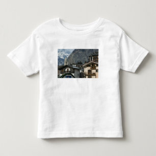 Europa, Italien, Valle d'Aosta, COURMAYEUR: Stadt Kleinkind T-shirt