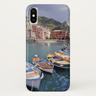 Europa, Italien, Vernazza. Hell bemalte Boote Case-Mate iPhone Hülle