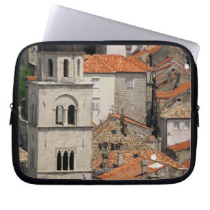 Europa, Kroatien. Mittelalterliche Stadtmauer von Laptopschutzhülle