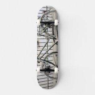 Europa, Niederlande, Amsterdam. Ein Skateboard
