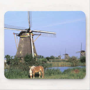 Europa, Niederlande, Zuid Holland, Kinderdijk. 2 Mousepad