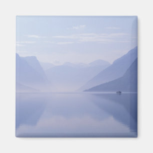 Europa, Norwegen. Vertikale Wände, die in Magnet