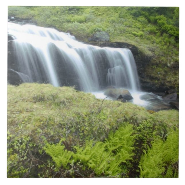 Europa, Norwegen. Wasserfall. Fliese (Vorderseite)