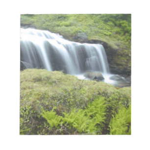 Europa, Norwegen. Wasserfall. Notizblock