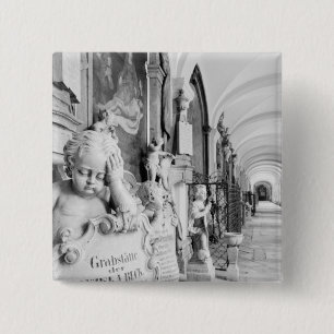 Europa, Österreich, Salzburg. Cherub und Denkmal Button