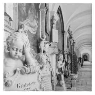 Europa, Österreich, Salzburg. Cherub und Denkmal Fliese