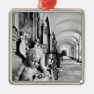 Europa, Österreich, Salzburg. Cherub und Denkmal  Ornament Aus Metall