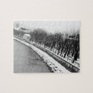 Europa, Österreich, Salzburg. Das Ufer des Flusses