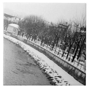 Europa, Österreich, Salzburg. Das Ufer des Flusses Fliese