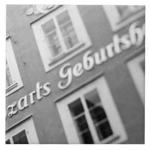 Europa, Österreich, Salzburg. Mozarts Geburtshaus Fliese