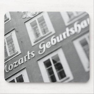 Europa, Österreich, Salzburg. Mozarts Geburtshaus  Mousepad