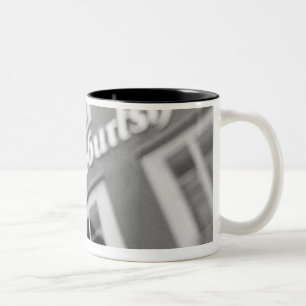 Europa, Österreich, Salzburg. Mozarts Geburtshaus  Zweifarbige Tasse