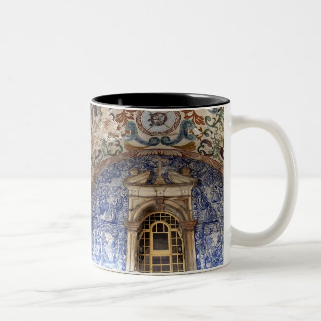 Europa, Portugal, Obidos. Farbenfrohe Architektur Zweifarbige Tasse (Rechts)