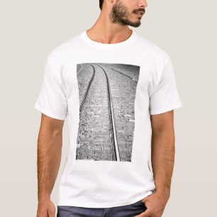 Europa, Schweiz, Bern. Gleise für Straßenbahnen, T-Shirt